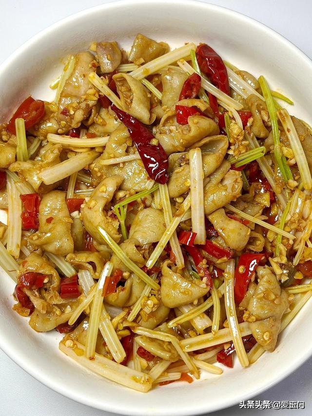 不愧是被央视点名的下饭菜，连下三碗饭，太喷鼻
了