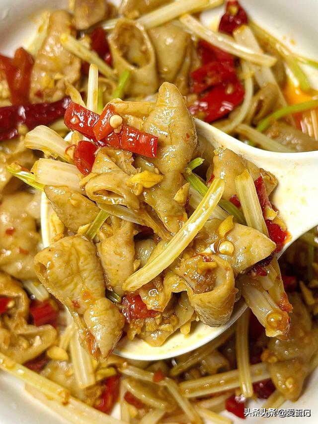 不愧是被央视点名的下饭菜，连下三碗饭，太喷鼻
了