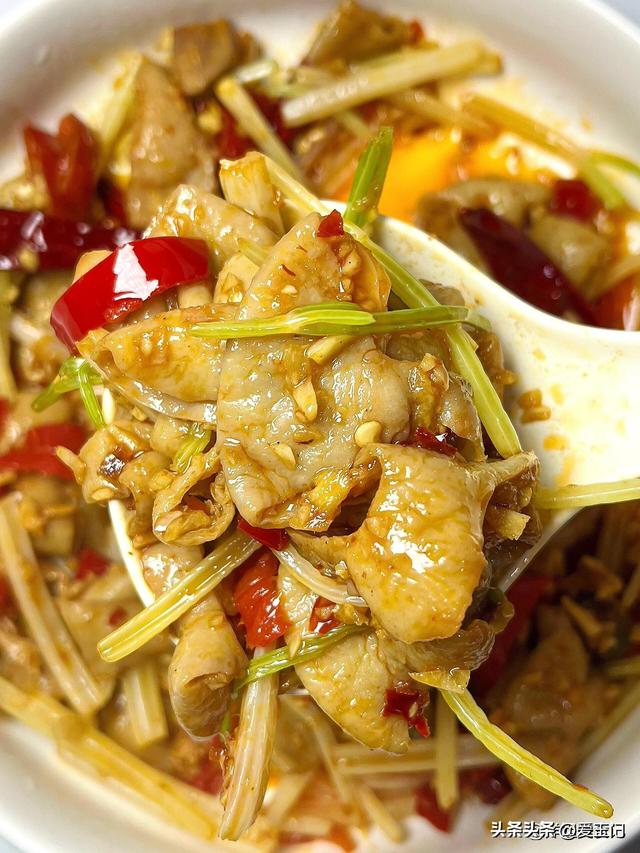 不愧是被央视点名的下饭菜，连下三碗饭，太喷鼻
了