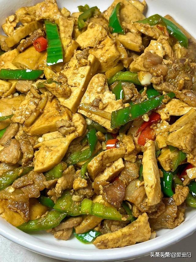 不愧是被央视点名的下饭菜，连下三碗饭，太喷鼻
了