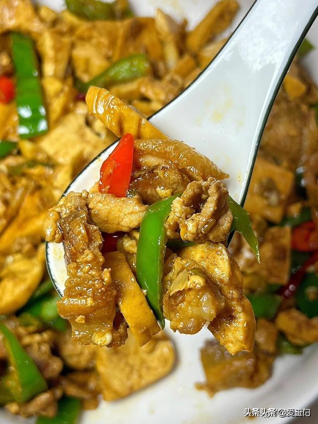 不愧是被央视点名的下饭菜，连下三碗饭，太喷鼻
了