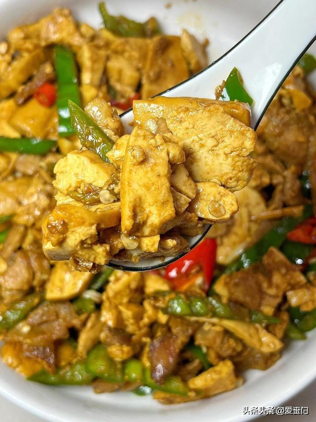 不愧是被央视点名的下饭菜，连下三碗饭，太喷鼻
了