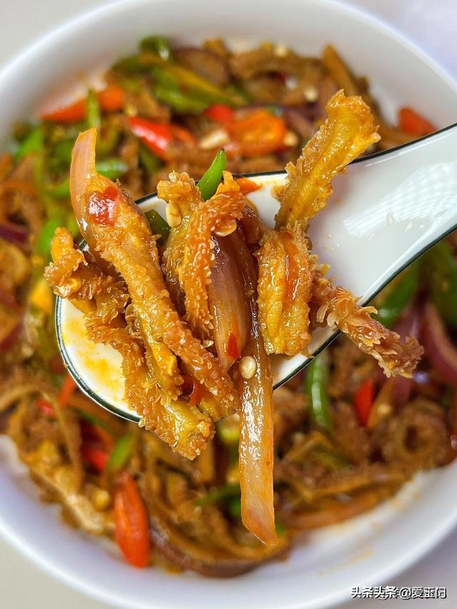 不愧是被央视点名的下饭菜，连下三碗饭，太喷鼻
了