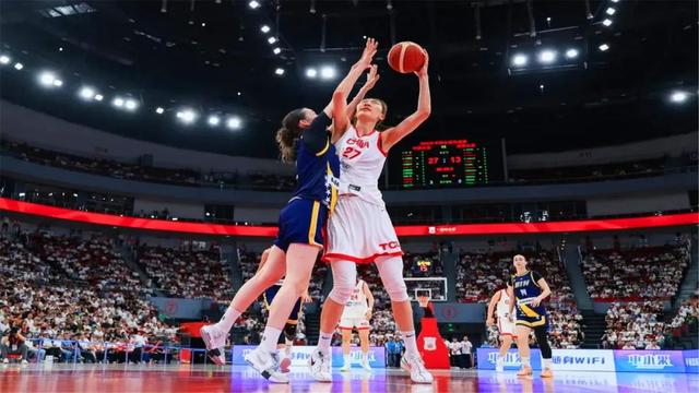 中国女篮VS日本女篮！宫鲁鸣启用双塔，两大悍将驰援，李梦无缘
