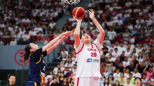 中国女篮VS日本女篮！宫鲁鸣启用双塔，两大悍将驰援，李梦无缘