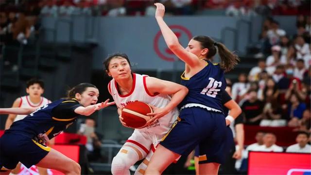 中国女篮VS日本女篮！宫鲁鸣启用双塔，两大悍将驰援，李梦无缘