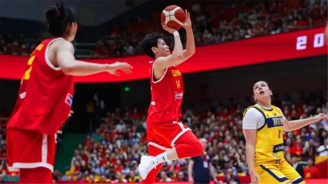 中国女篮VS日本女篮！宫鲁鸣启用双塔，两大悍将驰援，李梦无缘