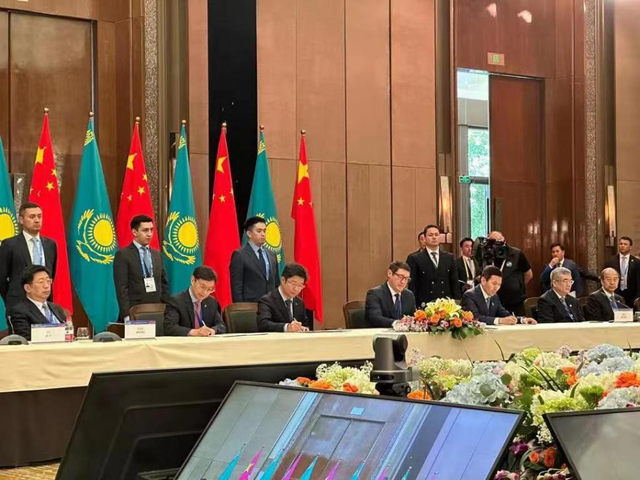 特朗普真敢说，想让中国入G7！他没想到，中国在亚洲又办成一年夜
事
