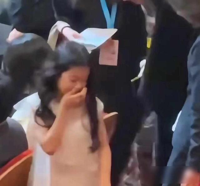 汪峰做梦都笑醒！9岁女儿这操作，太给他长脸了！