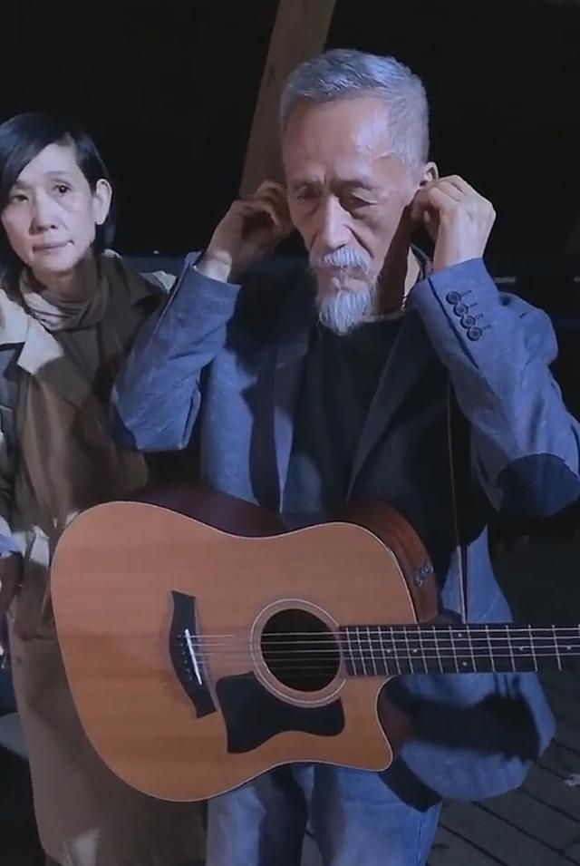 82岁音乐人陈彼得去世，老婆照片初次曝光，漂亮体贴也是音乐才女