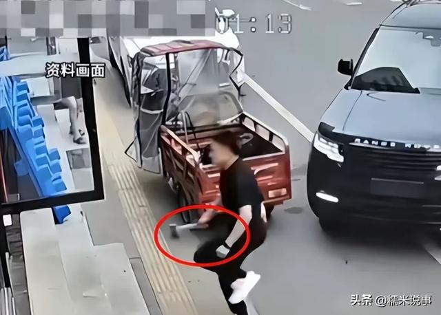 后续！路虎驱车撞年夜
舅哥持斧追砍，身份被扒知情人透实情