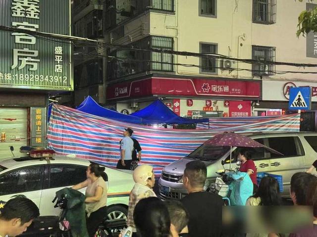 方才
证实！封控25栋楼，邻近学校停课1天！