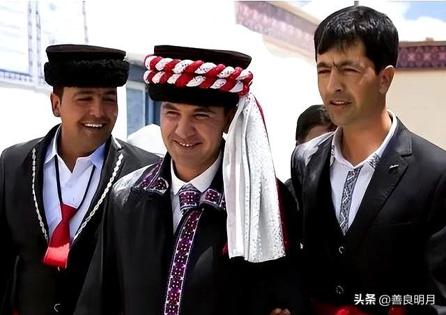 中国独一
的白种公平易近


族：不与外族

人通婚，热爱

故国志愿守卫边境
