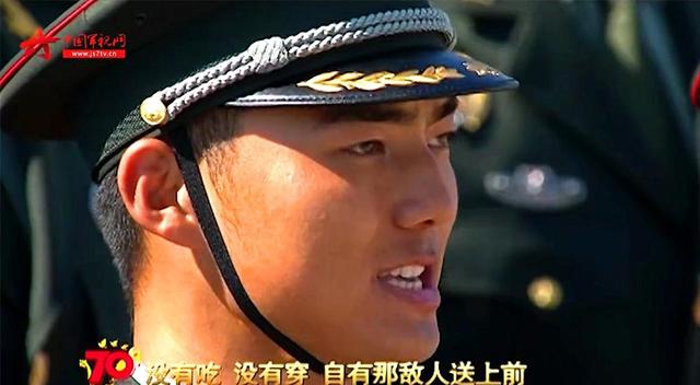 此次
，杨坤彻底栽了，公然窜改红歌，终究是步了“莉哥”的后尘