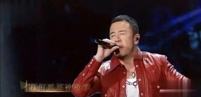 此次
，杨坤彻底栽了，公然窜改红歌，终究是步了“莉哥”的后尘