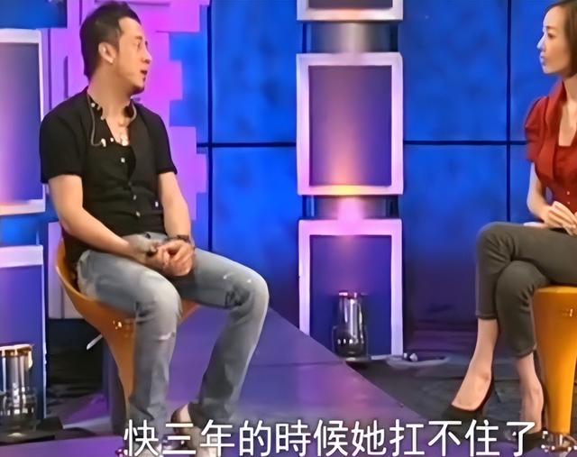 此次
，杨坤彻底栽了，公然窜改红歌，终究是步了“莉哥”的后尘