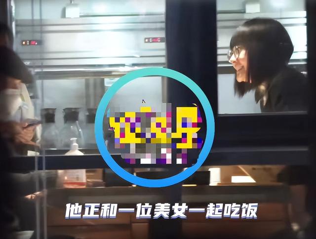 此次
，杨坤彻底栽了，公然窜改红歌，终究是步了“莉哥”的后尘