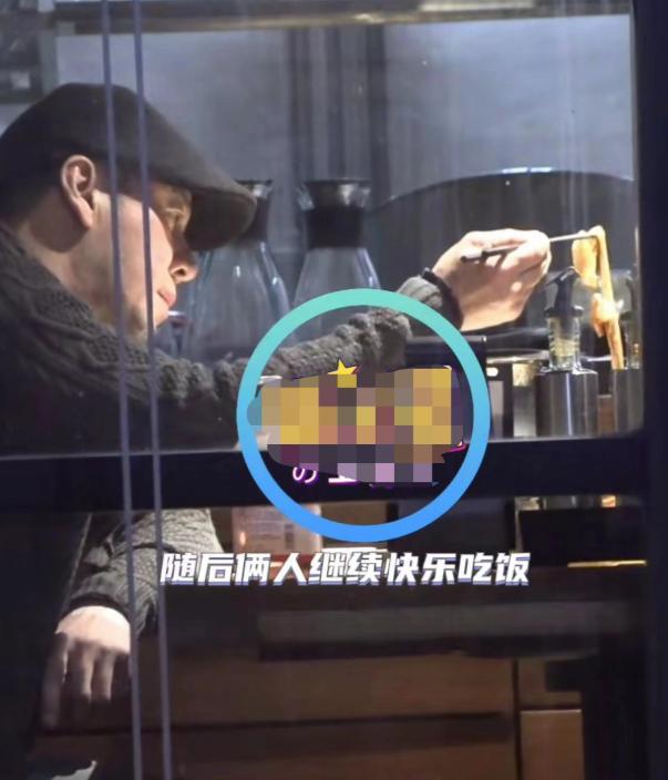 此次
，杨坤彻底栽了，公然窜改红歌，终究是步了“莉哥”的后尘