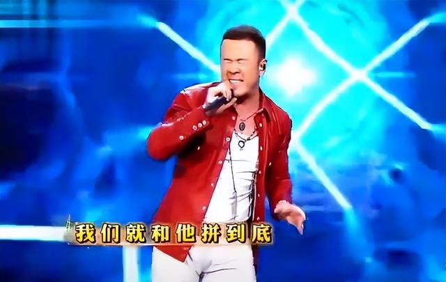 此次
，杨坤彻底栽了，公然窜改红歌，终究是步了“莉哥”的后尘
