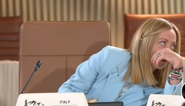G7峰会上！马克龙和梅洛尼热聊照火了！梅洛尼眼睛睁得老大