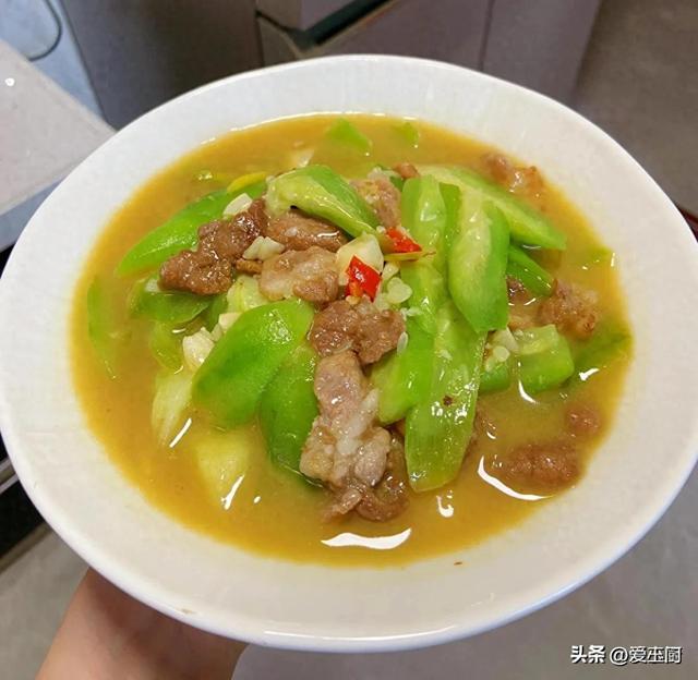 朋友来家不下馆子不点外卖，8道菜端上桌，网友：家宴是最高礼遇