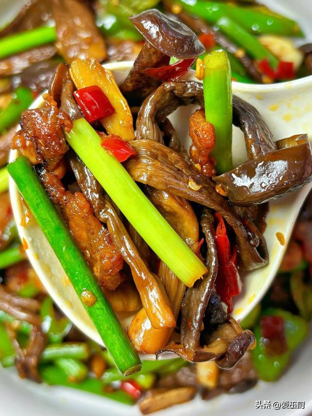 朋友来家不下馆子不点外卖，8道菜端上桌，网友：家宴是最高礼遇