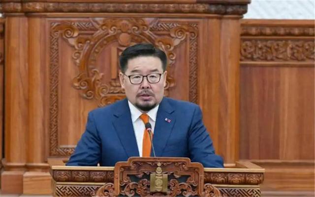 蒙古新总理对华亮立场
，发邀请函给解放军，特朗普的稀土计划停业