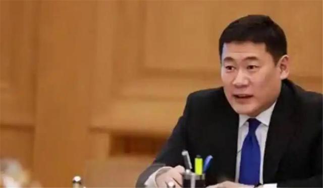 蒙古新总理对华亮立场
，发邀请函给解放军，特朗普的稀土计划停业