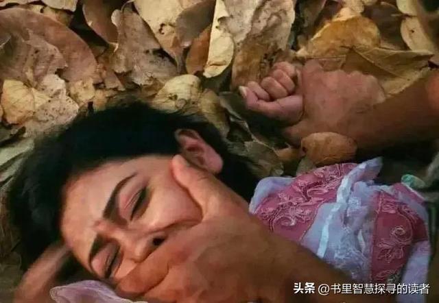 印度女年夜
学生沙岸嬉戏被10人轮奸，男友在旁被绑缚
殴打