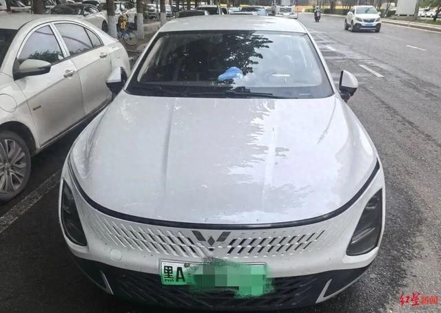 女生4天两乘网约车，一司机猥亵一司机全程看不雅观
视频