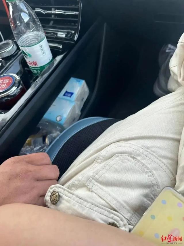 女生4天两乘网约车，一司机猥亵一司机全程看不雅观
视频