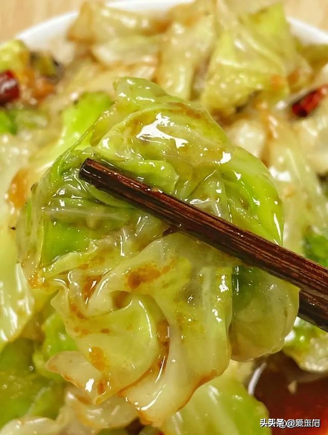 三伏天出汗多，这4道素菜要常吃，钾含量极高，消暑解热平稳
度夏