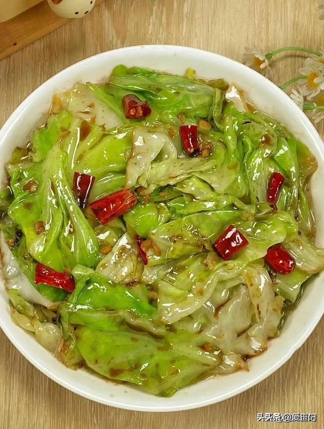三伏天出汗多，这4道素菜要常吃，钾含量极高，消暑解热平稳
度夏