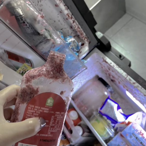 这 4 种东西
放冰箱，堪比炸弹！大家确定
要留意啊啊啊