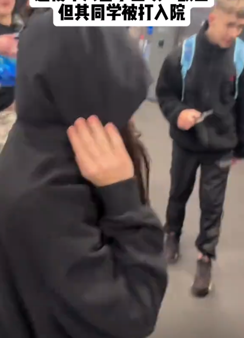 踢铁板了！澳洲少年围殴退役武士，被乱拳反杀，围不雅
群众反应

寒心