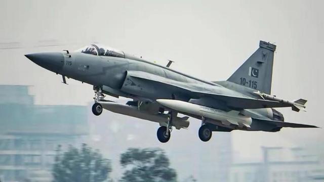 以军战机打穿伊朗防空，打出了意外效果，中国歼35又火了