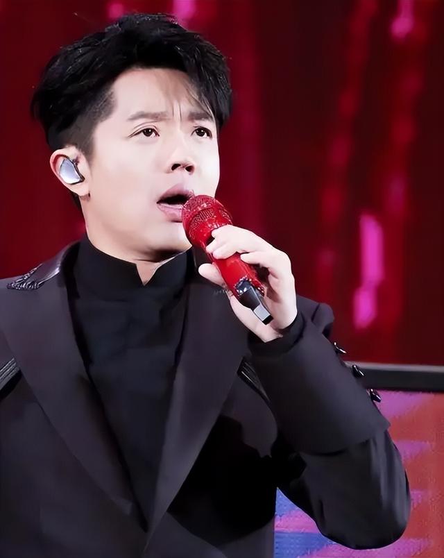 越扒越多！曾毅手表事件连续发酵，黑历史被一件件扒，网友炸锅！