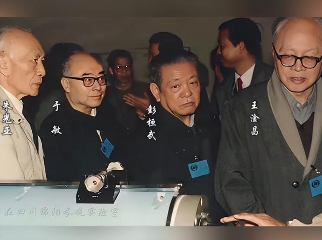 一夜之间伊朗精尖核科学家被斩首，如今才知，中国昔时
做的多正确