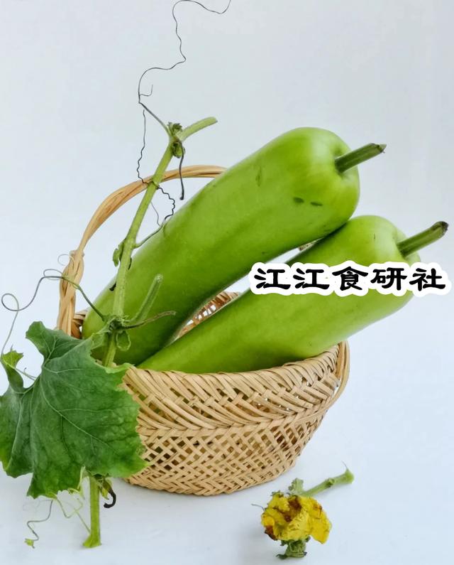 六月，这瓜使劲吃，一清热，二润肺，三明目，简单一炒鲜美开胃！