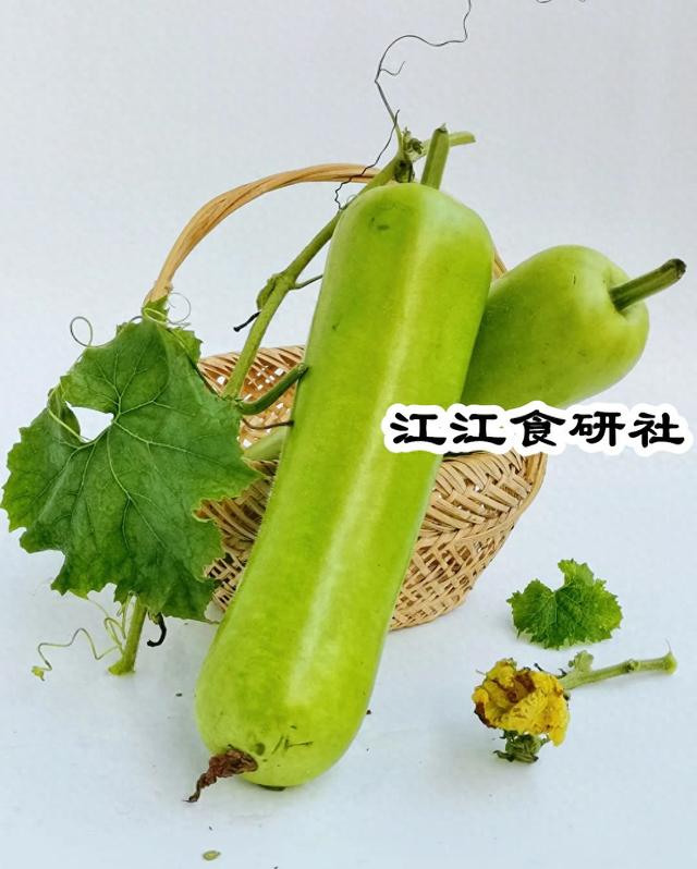六月，这瓜使劲吃，一清热，二润肺，三明目，简单一炒鲜美开胃！