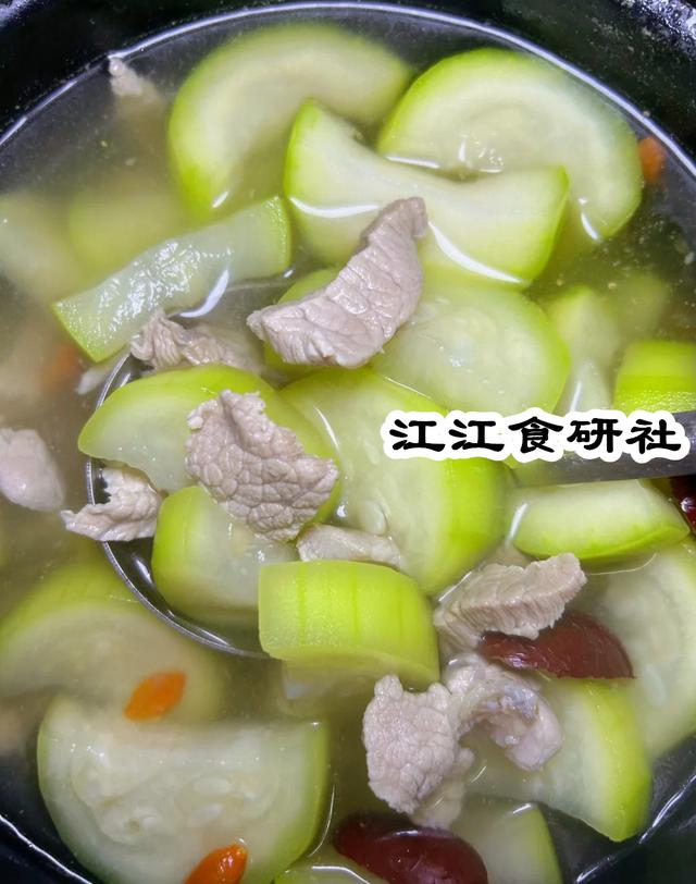 六月，这瓜使劲吃，一清热，二润肺，三明目，简单一炒鲜美开胃！