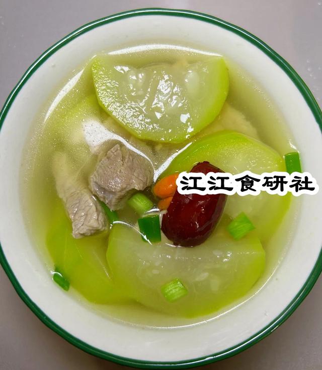 六月，这瓜使劲吃，一清热，二润肺，三明目，简单一炒鲜美开胃！