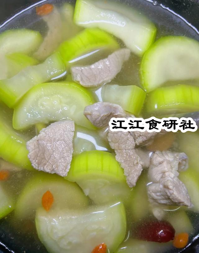 六月，这瓜使劲吃，一清热，二润肺，三明目，简单一炒鲜美开胃！