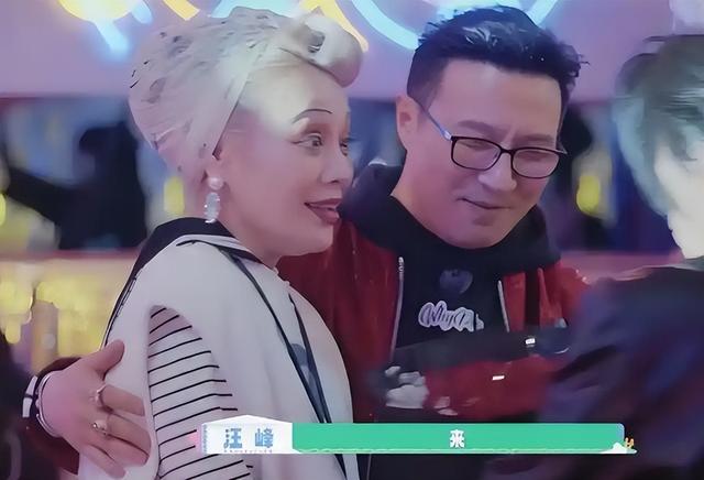 彻底不装了！汪峰平静牵手庆生，撕碎章子怡最后
面子，森林北更惨