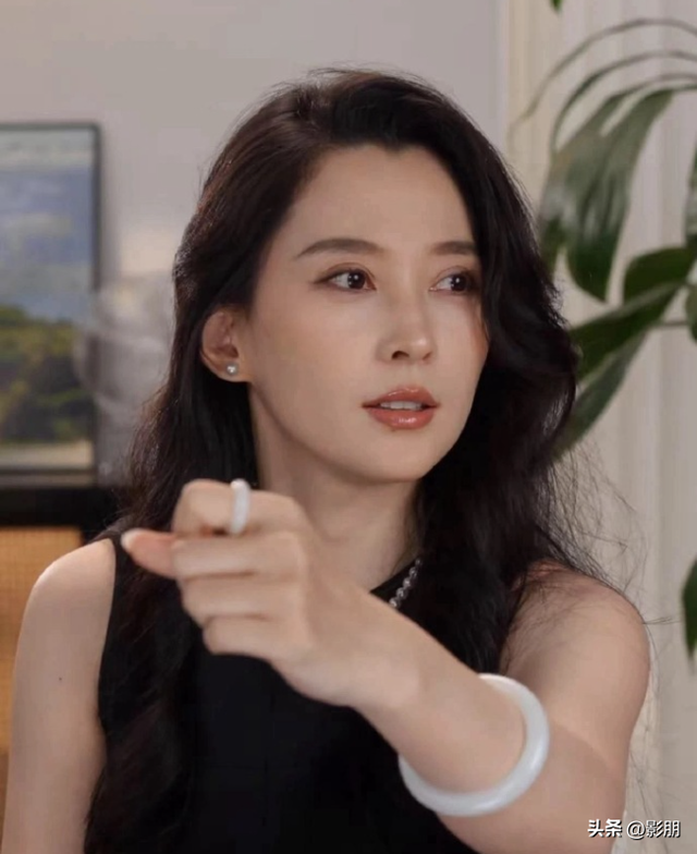汪峰蛋糕无人机给宁静庆生！牵手看流星，撕碎章子怡最后的体面