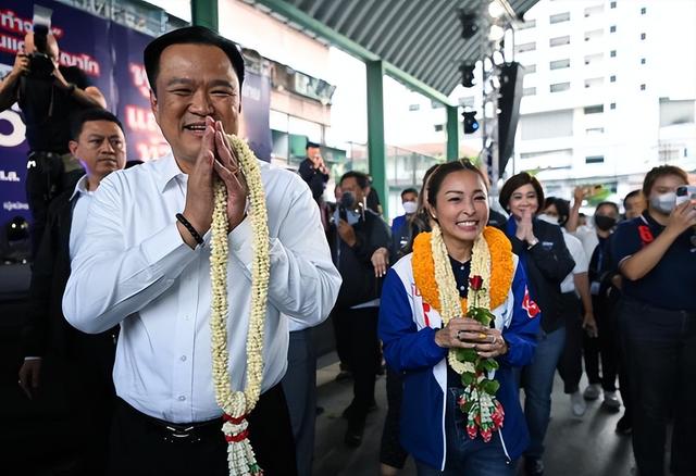 一段灌音让泰国一夜政坛变天，洪森的这一招，把佩通坦逼向了绝路