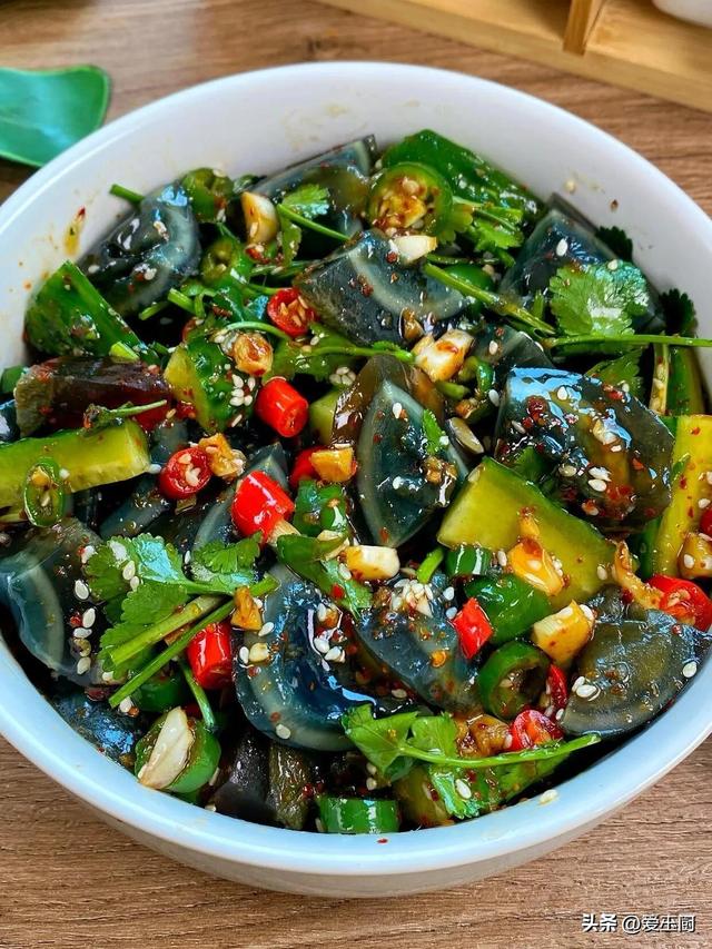 6月21日夏至，别忘了吃3瓜，喝2汤，忌1事，适应
时节，平稳
过苦夏