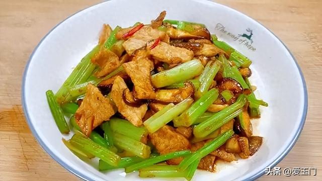 “夏补钾，体不乏”，炎天多吃这5道高钾菜，腿脚有劲，精力足！