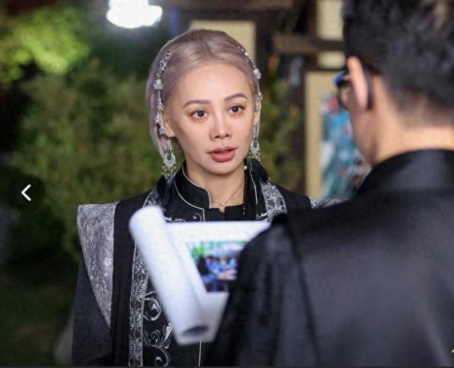 汪峰平静爱情风浪
进级
，举止和当年追章子怡一样，网友心疼森林北