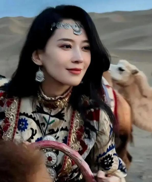 汪峰平静爱情风浪
进级
，举止和当年追章子怡一样，网友心疼森林北
